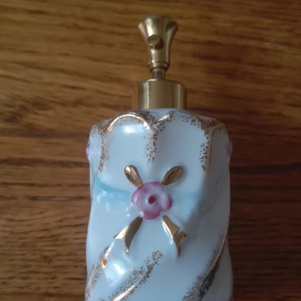 Vintage IRICE Hand-Painted Porcelain Perfume Atomizer – 22k Gold Accents – Japan